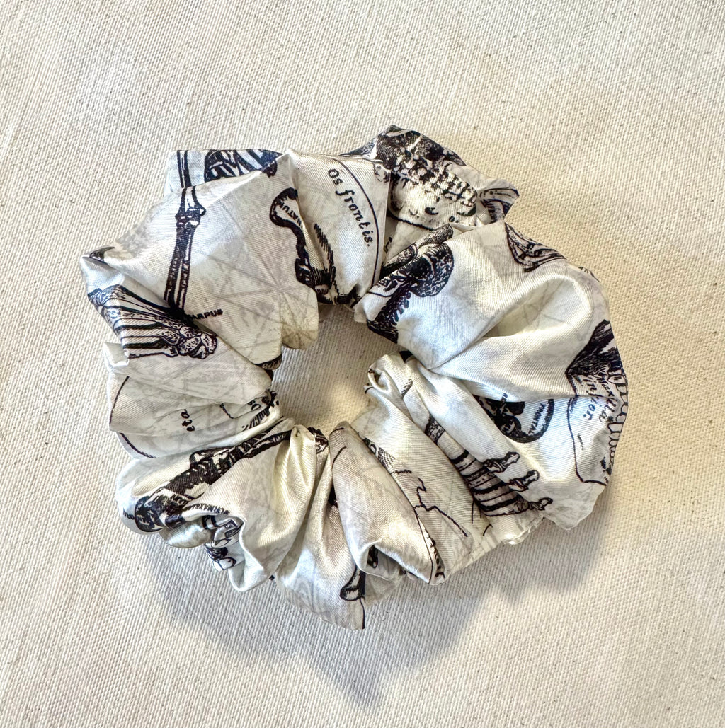 XL scrunchie - Skull and Bones