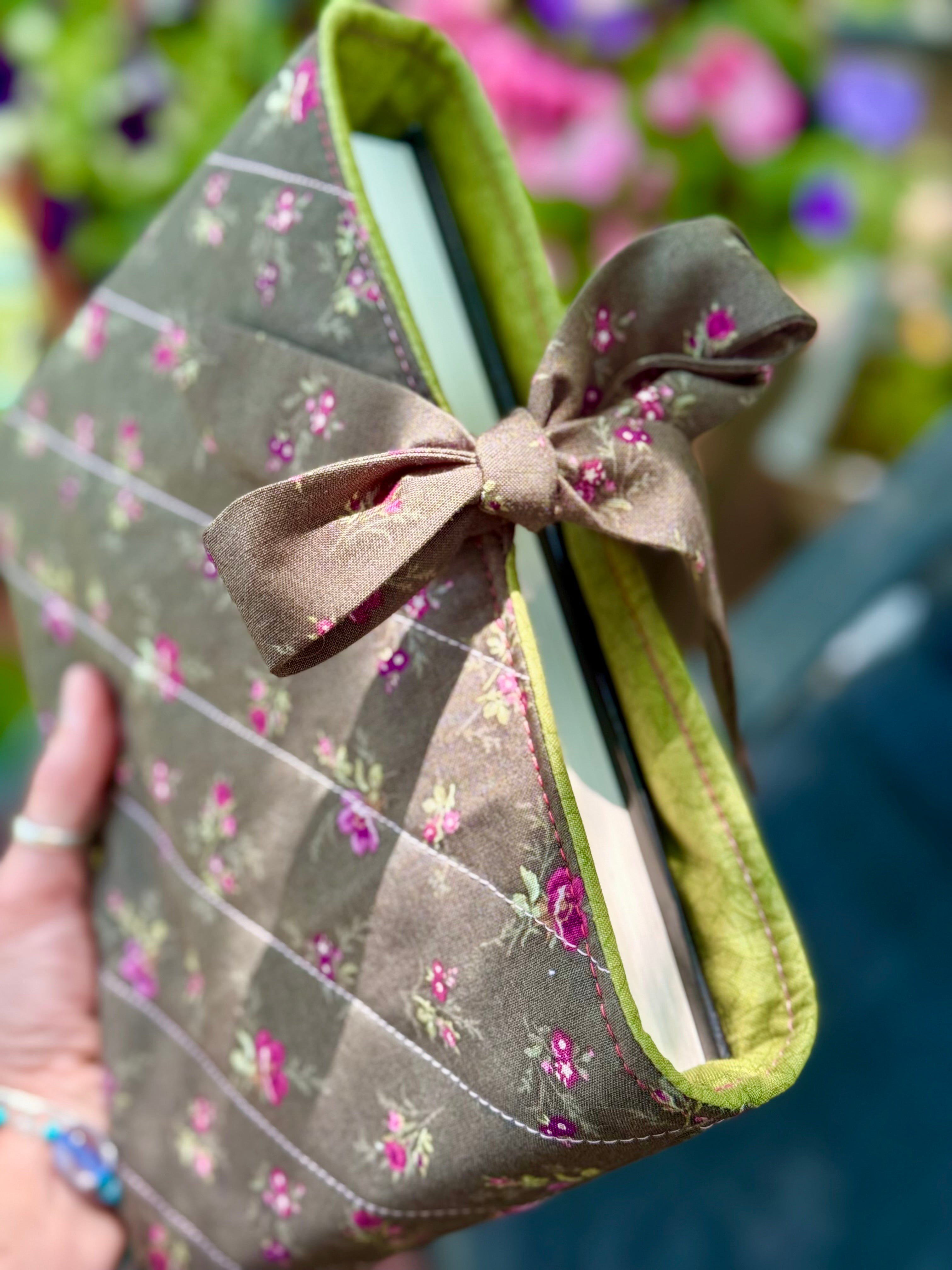 Book sleeve - Cottage Green Floral